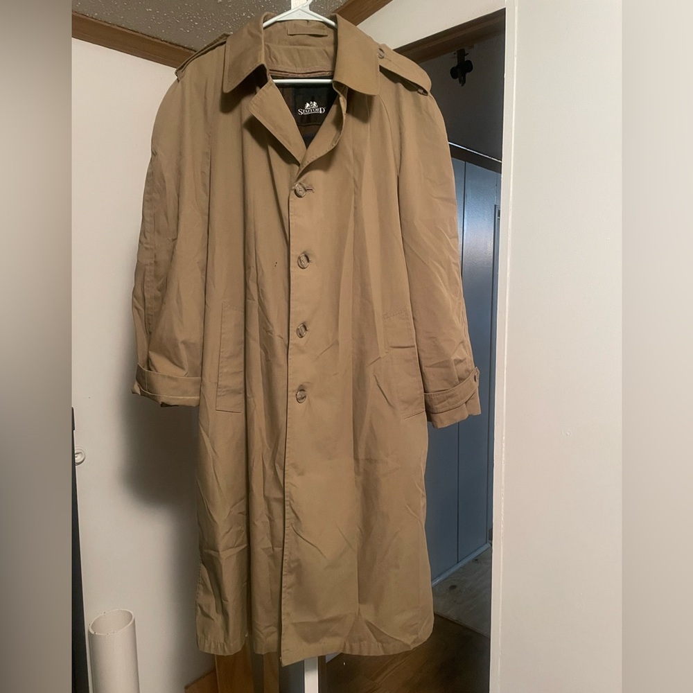 Khaki Stafford Men’s Vintage Trench Coat (size 40R.